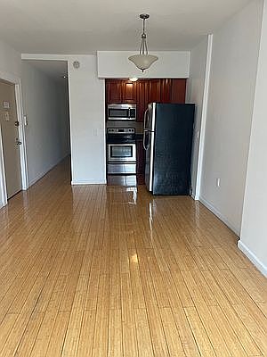 2nd image of 181 E 117th St #5
