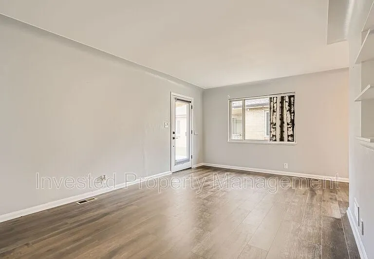 2442 S Corona St — Photo 3