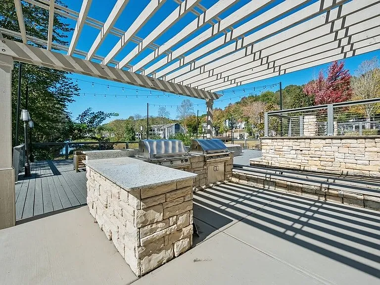 Edgewater at Sandy Springs — Photo 32