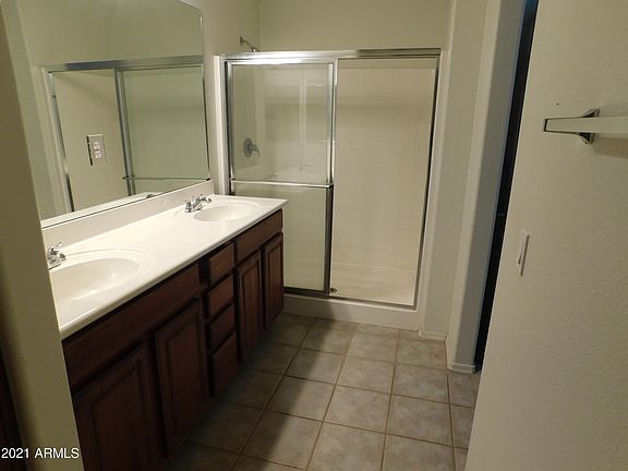 4th image of 920 E Devonshire Ave Unit 4020