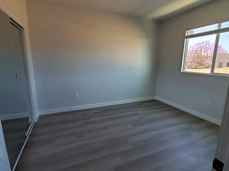 1216 W 39th St #1 — Photo 13