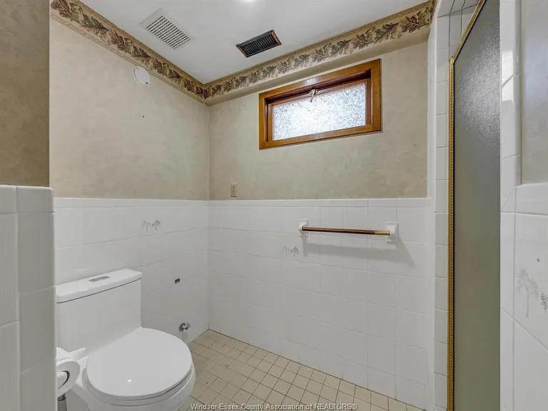 2823 Garvey Cres — Photo 31
