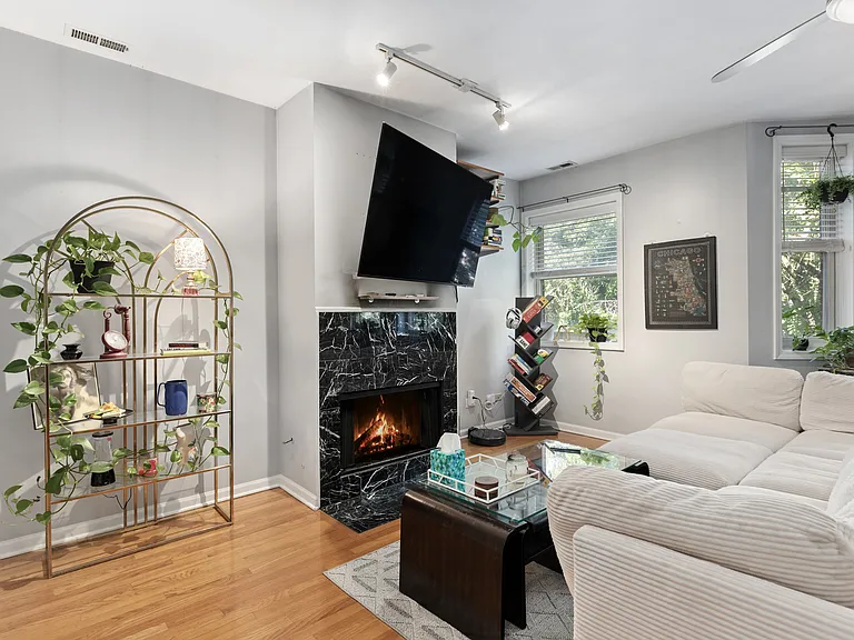 1522 N Bosworth Ave #2 — Photo 3