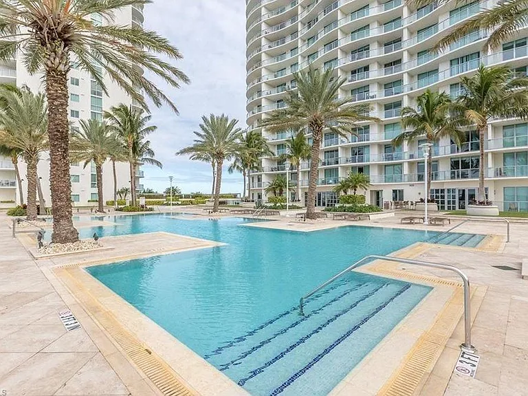 3000 Oasis Grand Blvd #2802 — Photo 3