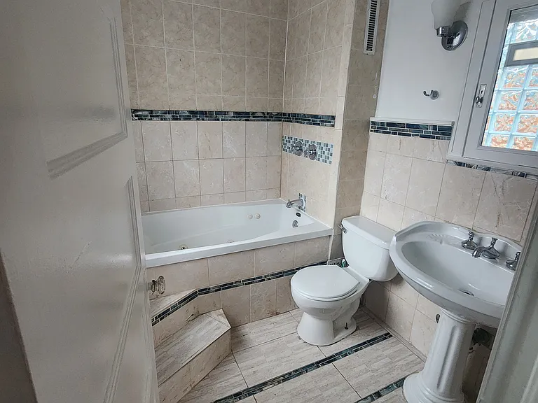 642 Elmwood Ave #2 — Photo 17