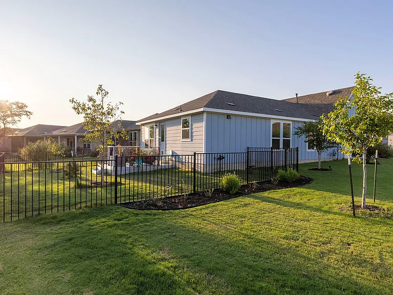 101 Bristol Cv — Photo 18