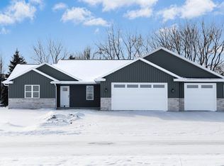 W7043 Otis Dr, Greenville, WI 54942