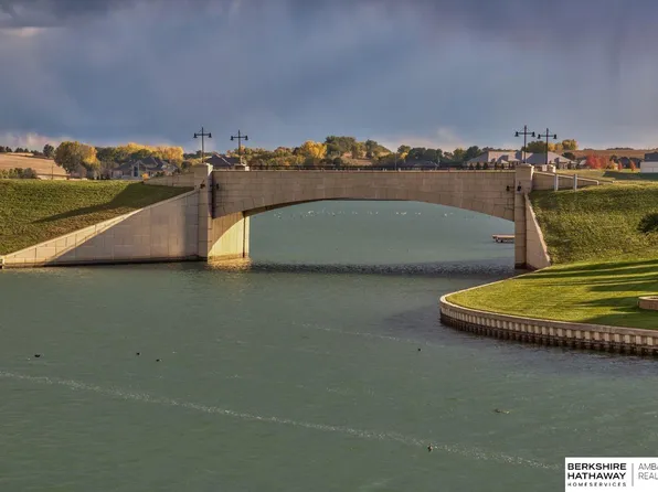 17216 Island Cir, Bennington, NE 68007