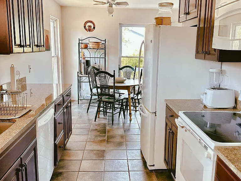 104 Monroe Dr — Photo 4