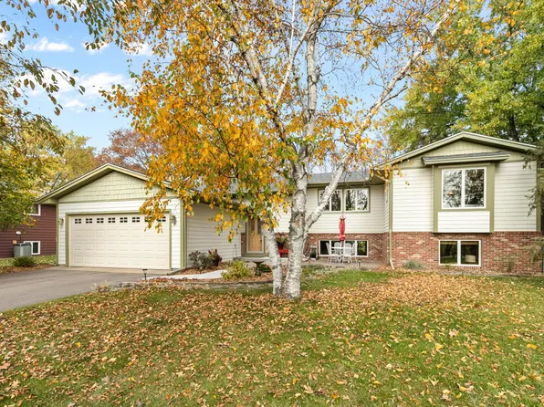 555 S Oak Dr, Vadnais Heights, MN 55127