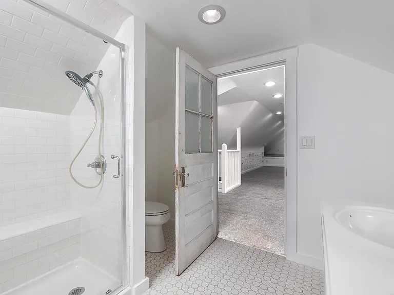 Third Floor full bathroom
