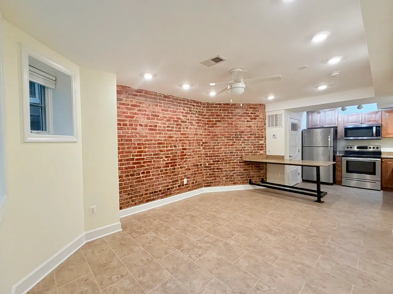 3 bed, 1.5 bath, 1000 sqft, $3,390 — Photo 2