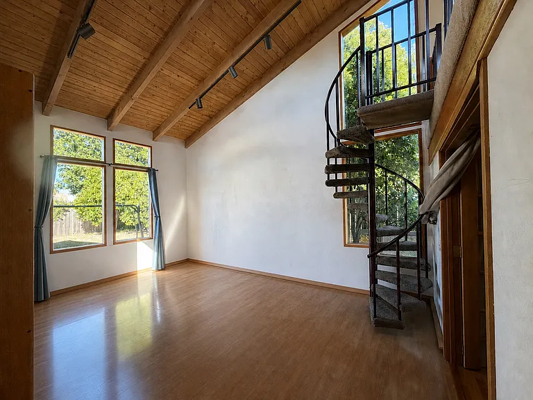 1773 Royal Way — Photo 5