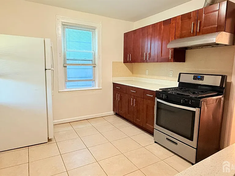 660 Charles St #2 — Photo 2