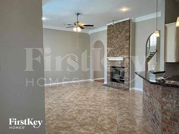 4 bed, 2.5 bath, 2615 sqft, $3,195 — Photo 4