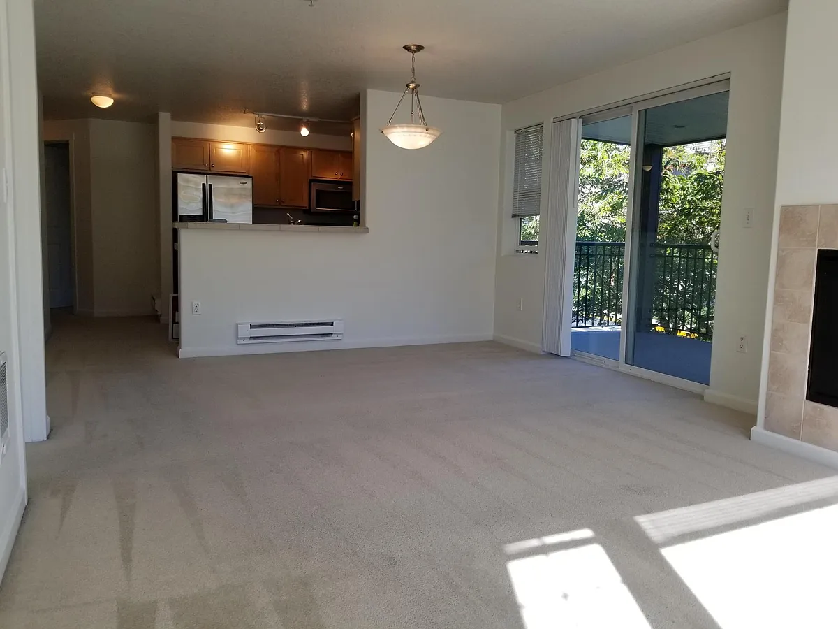 Building Photo - 770 NW 185th Ave #207