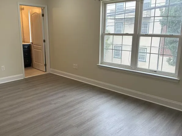 646 N 8th St, Philadelphia, PA 19123