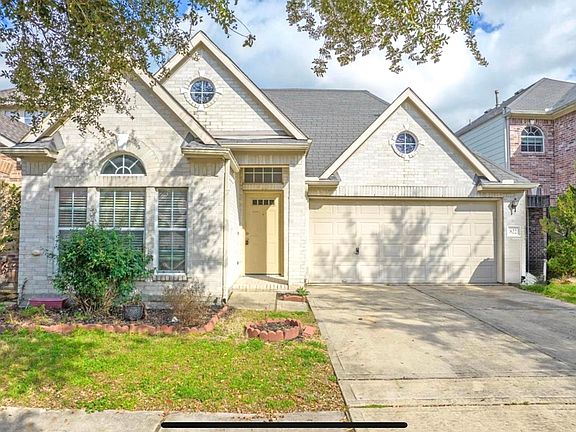 3rd image of 822 Forest Ivy Ln