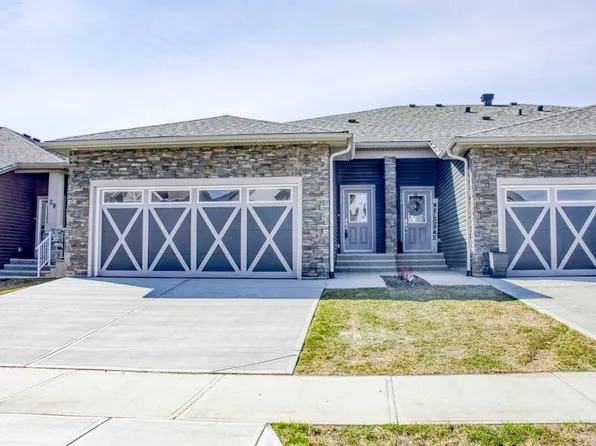 31 N Wolf Cres, Okotoks, AB T1S 5V2