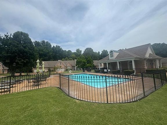 4th image of 1701 Village Ridge Pl