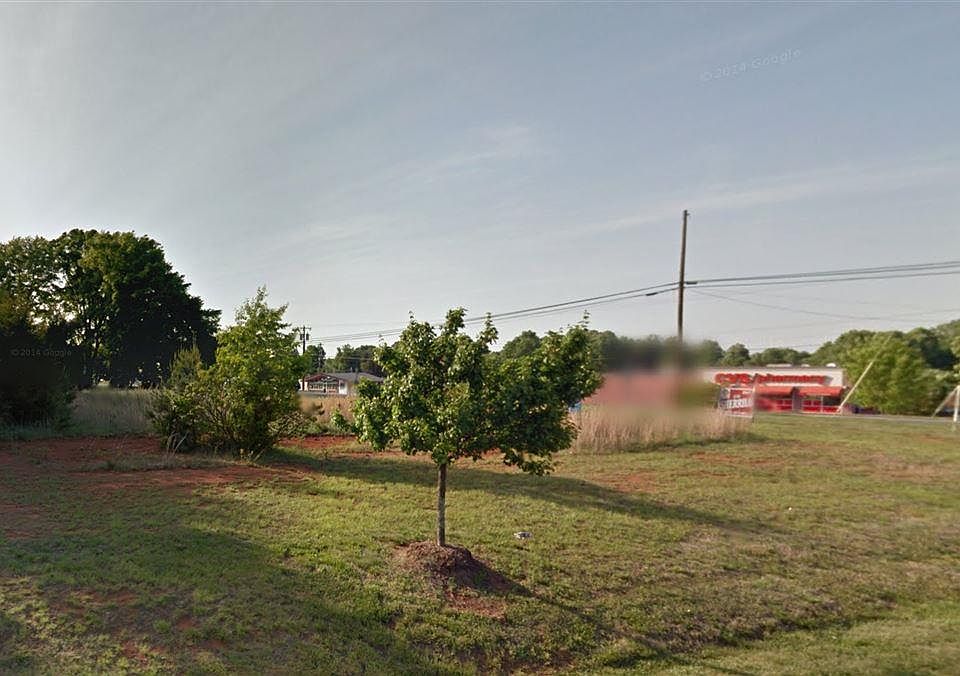 2nd image of 612 1st St E