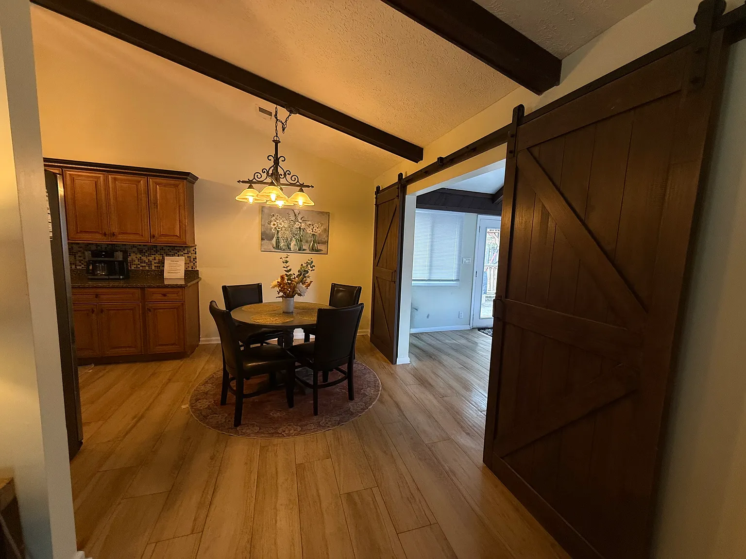 3 bed, 2066 sqft, $4,100 — Photo 3