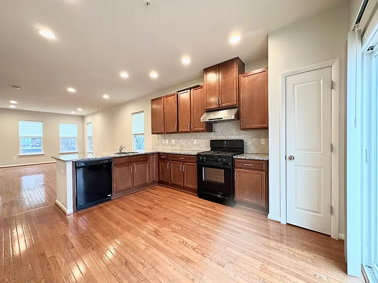 127 Decoverly Dr — Photo 13