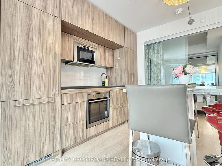 155 Yorkville Ave #2108 — Photo 7