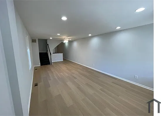 3 bed, $2,400 — Photo 4
