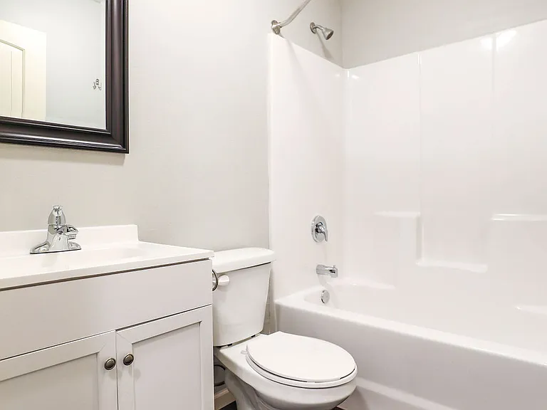 600 E Harrison St — Photo 7