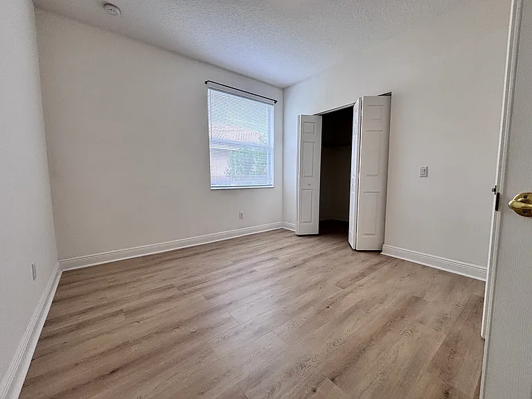 Room 5th possible (Den)