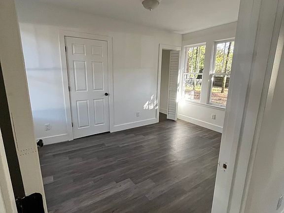 3rd image of 1375 Goodman Ave