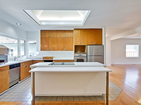 4th image of 2878 Bryant St