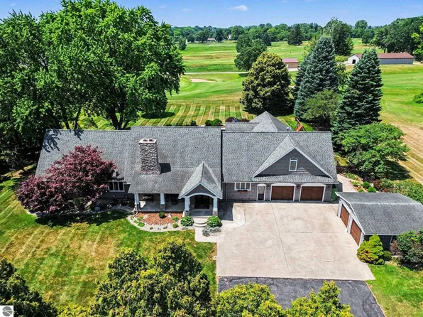 115 Golfside Dr, Alma, MI 48801