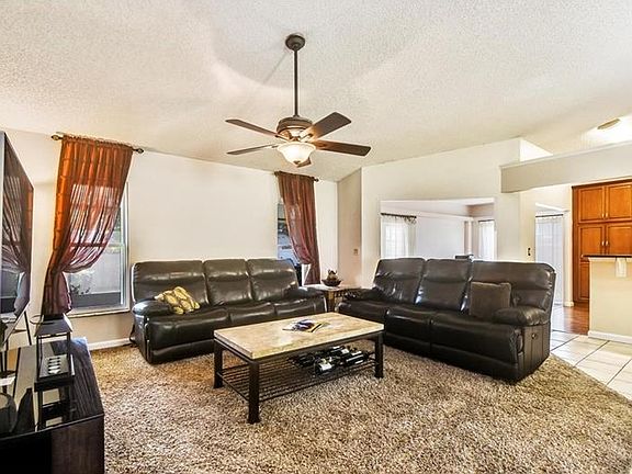 3rd image of 1576 Fentress Ave