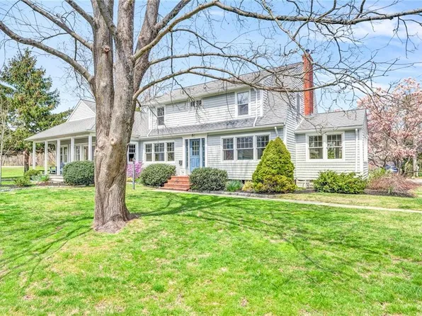 12 Joyce St, Barrington, RI 02806