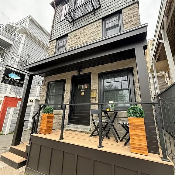 494 Thames St — Photo 1