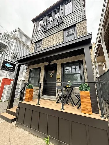 494 Thames St Photo 1