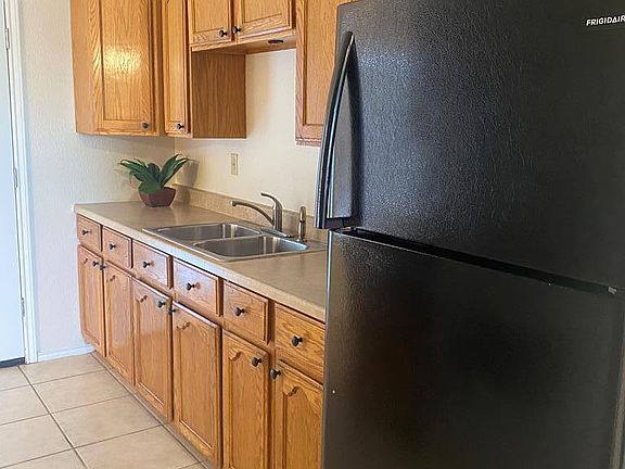 5th image of 2122 La Jolla St