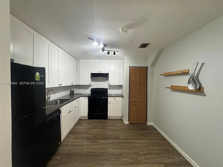 823 NE 19th Ave #13 — Photo 11