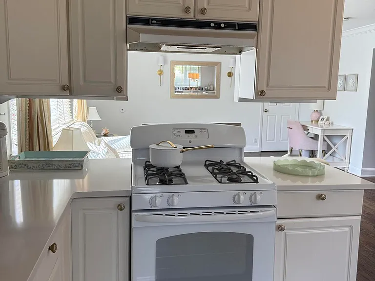 35 Sternberger Ave #A — Photo 10