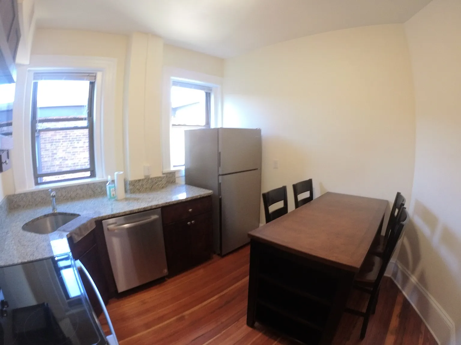 2 bed, 1.0 bath, $3,200 — Photo 3