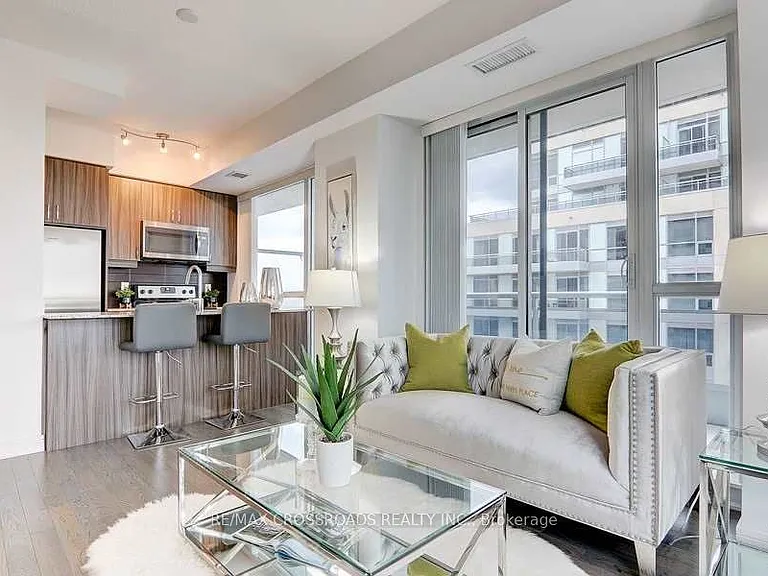 9201 Yonge St #1704 — Photo 12