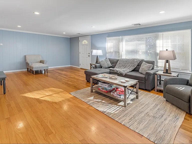 211 Longneck Blvd — Photo 12