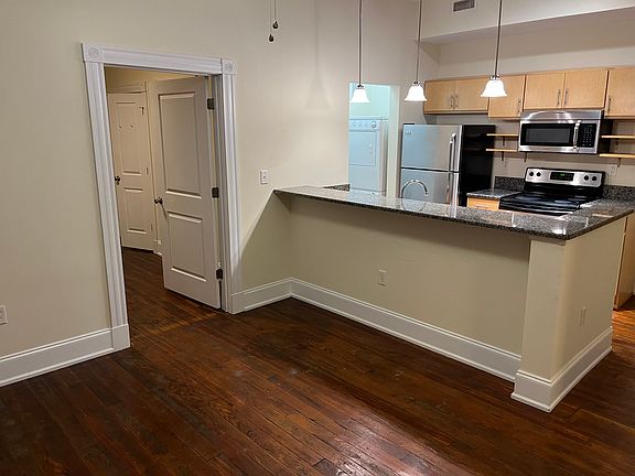5th image of 406 W Broad St APT 203