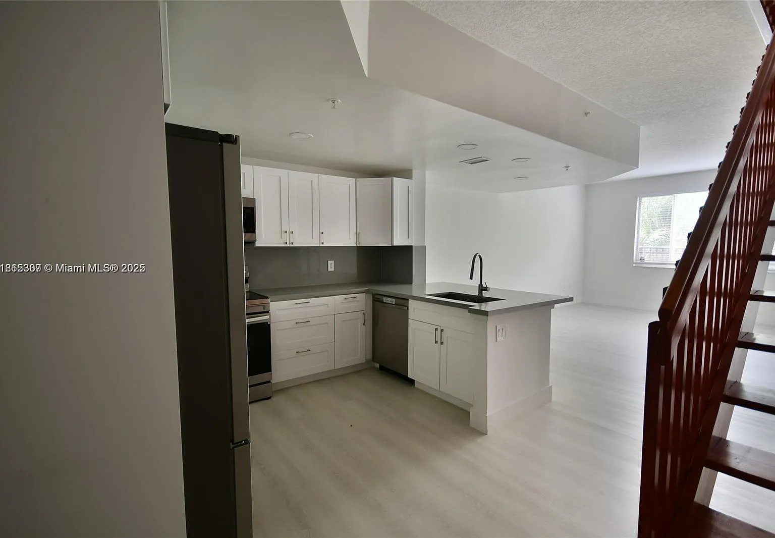 3 bed, 1409 sqft, $2,900 — Photo 4