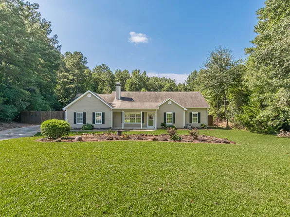 135 Riverside Ct, Sharpsburg, GA 30277