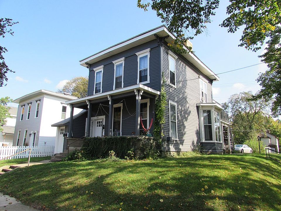 1st image of 700 Fairview Ave NE