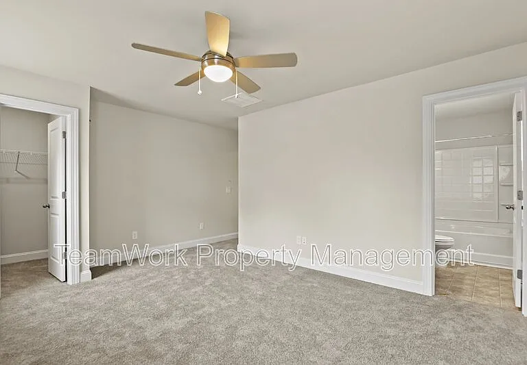 101 Langley Dr #D — Photo 16