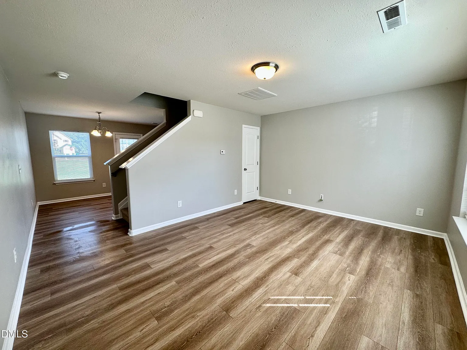 3 bed, 2.5 bath, 1220 sqft, $1,750 — Photo 4
